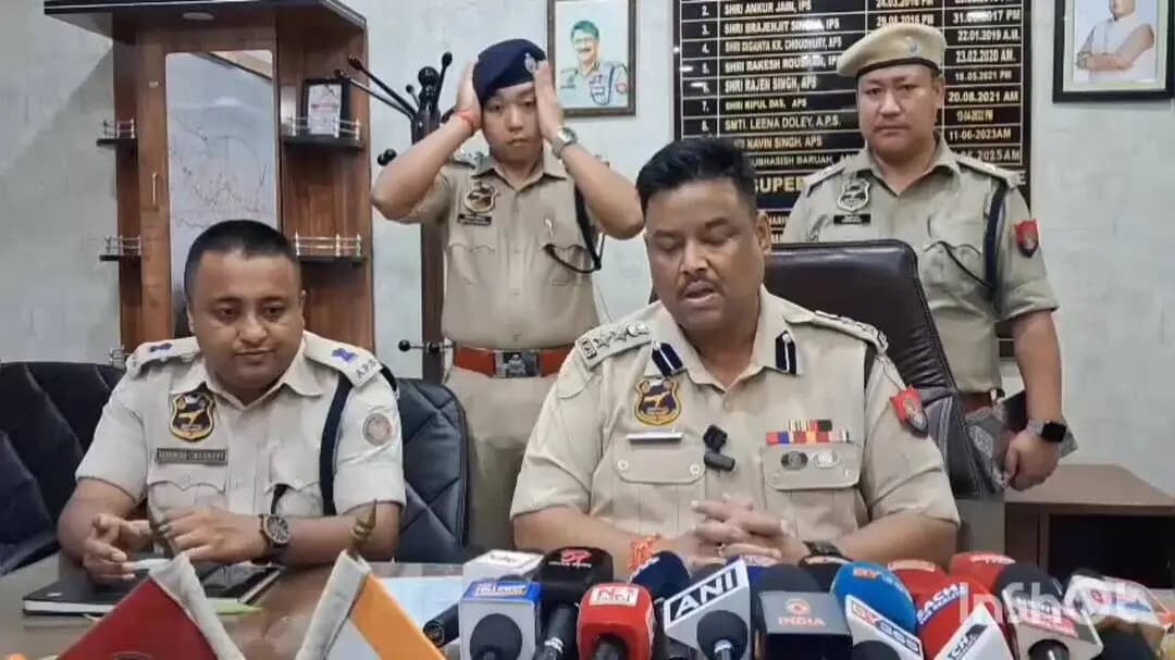 বিশ্বনাথ: অৰুণাচলৰ পৰা তিনি কিশোৰী উদ্ধাৰ সম্পৰ্কত বিশ্বনাথত জেষ্ঠ আৰক্ষী অধীক্ষক আছিফ আহমেদৰ সংবাদমেল