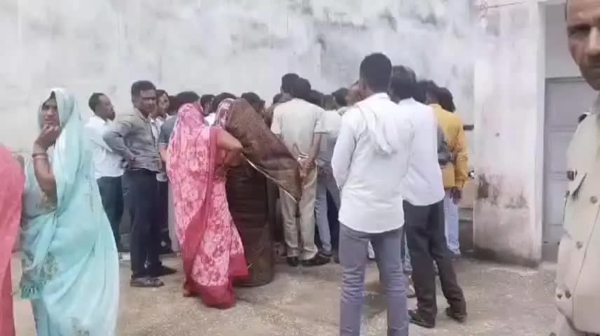 महोबा: समद नगर में विवाहिता की संदिग्ध मौत, मायके वालों ने पति सहित ससुरालियों पर हत्या का आरोप लगाया