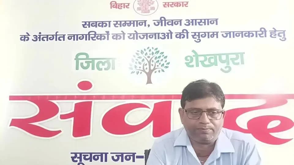 जिला निबंधन एवं परामर्श केंद्र, शेखपुरा से मुख्यमंत्री प्रतिज्ञा योजना के बारे में जानकार देते हुए।
Information & Public Relations Department, Government of Bihar
Bihar Education Department
