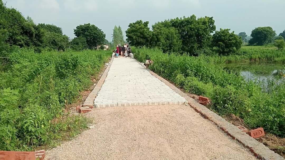 ग्राम सभा दुवरा पहाड़ी में जनता दरबार के प्रयास से कार्य हो रहा है