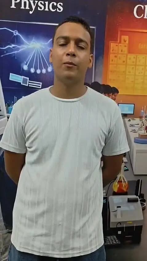 मुख्यमंत्री जी ने हमारी मेहनत को सम्मान देकर हमारे सपनों को नई उड़ान दी है। मुख्यमंत्री डॉ. मोहन यादव जी का बहुत-बहुत धन्यवाद - नैतिक त्रिपाठी
-
CM Madhya Pradesh
Jansampark Madhya Pradesh
Department of School Education, Madhya Pradesh
#JansamparkMP
#sheopur