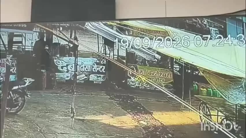 जगदलपुर: संजय मार्केट में हुए दर्दनाक हादसे का सीसीटीवी फुटेज आया सामने, बिजली की तार में चिपकता दिखा मृतक