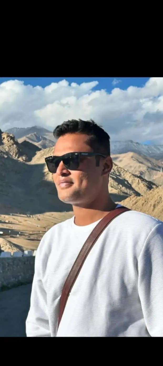 ज्ञानपुर: वाराणसी में कार-ट्रक टक्कर में अभिषेक सिंह की मौत