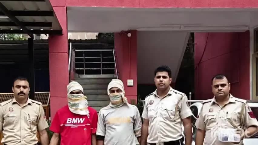 करावल नगर: जाफराबाद में लूट की कोशिश का खुलासा, दो आरोपी गिरफ्तार; देसी पिस्तौल, जिंदा कारतूस और चोरी का मोबाइल बरामद