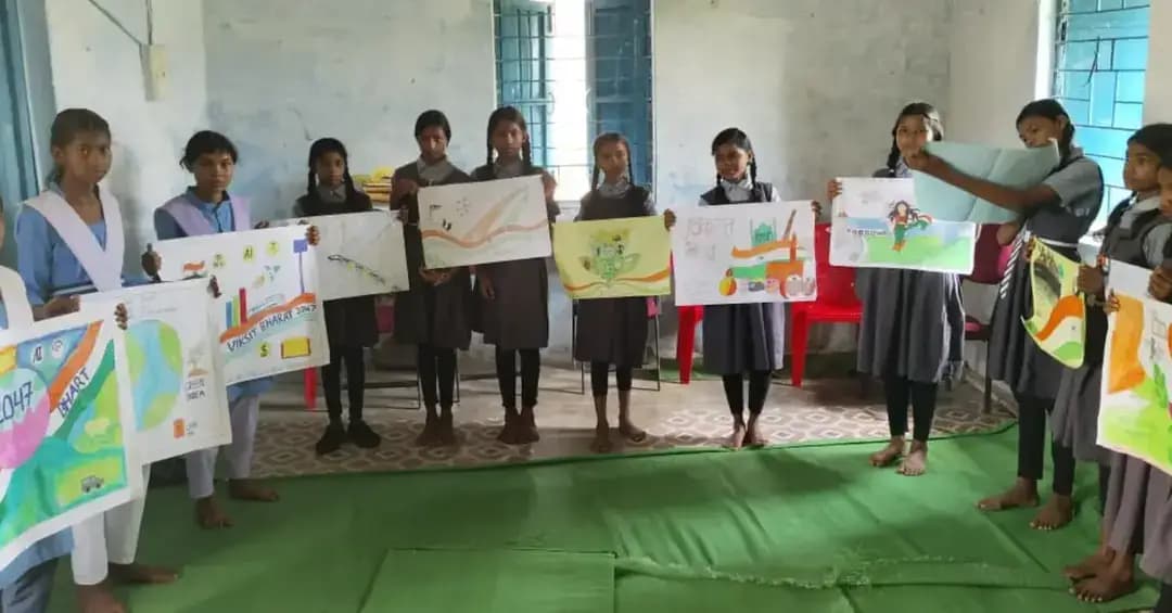 ‘सेवा संकल्प अभियान 2026’ के तहत शिक्षा विभाग द्वारा जिले के सभी शासकीय व निजी विद्यालयों में मेरे सपनों का भारत चित्र सेवा का आयोजन किया गया।
विद्यालयों में चित्रकला, भाषण प्रतियोगिता, स्वच्छता अभियान, पौधरोपण, विद्यालय परिसर की साफ-सफाई, जागरूकता गतिविधियां तथा शैक्षणिक एवं सह-शैक्षणिक कार्यक्रम आयोजित किए गए।
#SevaSankalpAbhiyan
#सेवा_संकल्प_अभियान
#JanSeva
#JanBhagidari
#KorbaDistrict
