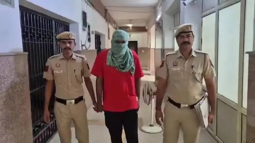 रोहिणी: नजफगढ़ रोड पर महिला से सोने की चेन झपटने वाला आरोपी गिरफ्तार