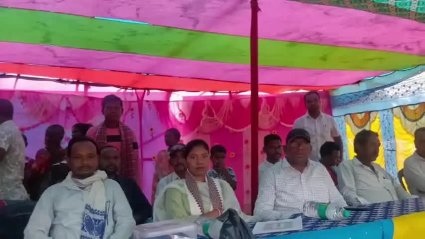 ବାଙ୍ଗିରିପୋଷି: ଅସ୍ତବେଡା ଠାରେ ଫୁଟବଲ ଟୁ୍ଣ୍ଣାମେଣ୍ଟ ଅନୁଷ୍ଠିତ; ମୁଖ୍ୟ ଅତିଥି ଭାବେ ଯୋଗଦେଲେ ବାଙ୍ଗିରିପୋଷି ବିଧାୟିକା ସଞ୍ଜଳି ମୁର୍ମୁ