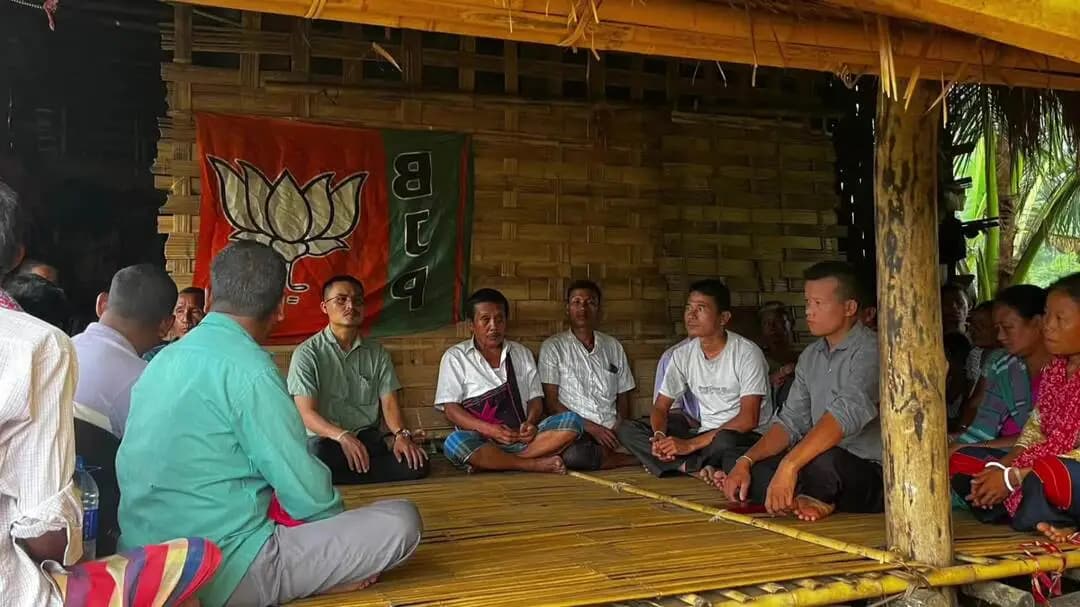 লংথরাই ভ্যালি: ডেমাছড়া এলাকায় বিজেপি দলের পক্ষ থেকে একটি বৈঠক অনুষ্ঠিত হয় উপস্থিত বিধায়ক