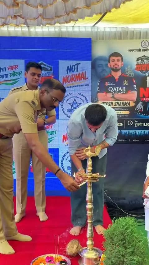 कंटेंट क्रिएटर असणं म्हणजे फक्त व्हिडिओ बनवणं, फॉलोअर्स वाढवणं किंवा व्ह्यूज मिळवणं नाही…
त्यासोबत येते एक सामाजिक जबाबदारीही.
आपण बोललेला प्रत्येक शब्द, दाखवलेली प्रत्येक गोष्ट आणि दिलेला प्रत्येक संदेश कुणाच्या तरी विचारांवर परिणाम करू शकतो.
म्हणूनच मनोरंजनासोबत चांगले विचार, सकारात्मकता, जागरूकता आणि माणुसकी पसरवणं हीदेखील आपली जबाबदारी आहे.
#pradhnyaraut #publicawareness #socialresponsibility #instagram #instagood