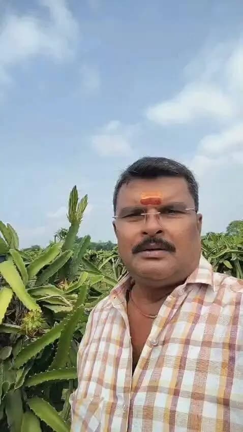 लाभुक- प्रियांशु संधिल्य
पिता -बैकुंठ तिवारी
ग्राम -तिवारीपुर दलसागर
प्रखंड -बक्सर
फसल -ड्रैगन फ्रूट
आच्छादित क्षेत्र - 1 एकड़
@top fans Information & Public Relations Department, Government of Bihar Samrat Choudhary CMO Bihar Buxar Administration Buxar Police #IPRDBihar #BuxarNews #buxarcity #buxarjila #bihar #buxar #Testimonial