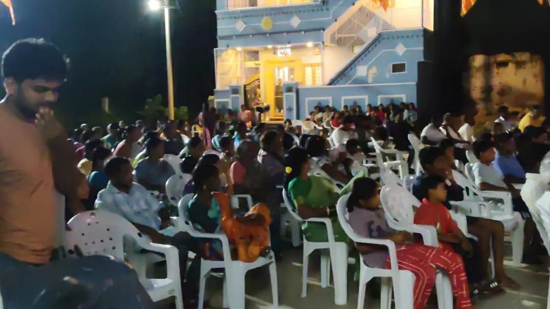 జిన్నారం: జిన్నారంలో గణేష్ ఉత్సవాల సందడి: రామాలయం వద్ద ‘ఇరుముడి’ సినిమా ప్రదర్శన
