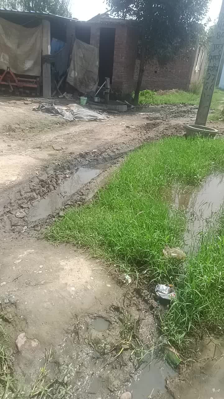 tahsil milak jalarampur gram Karimganj Abhi 2 sal Se shikayat ho rahi hai tab bhi yah Pradhan aur Sun nahin rahe hain kr