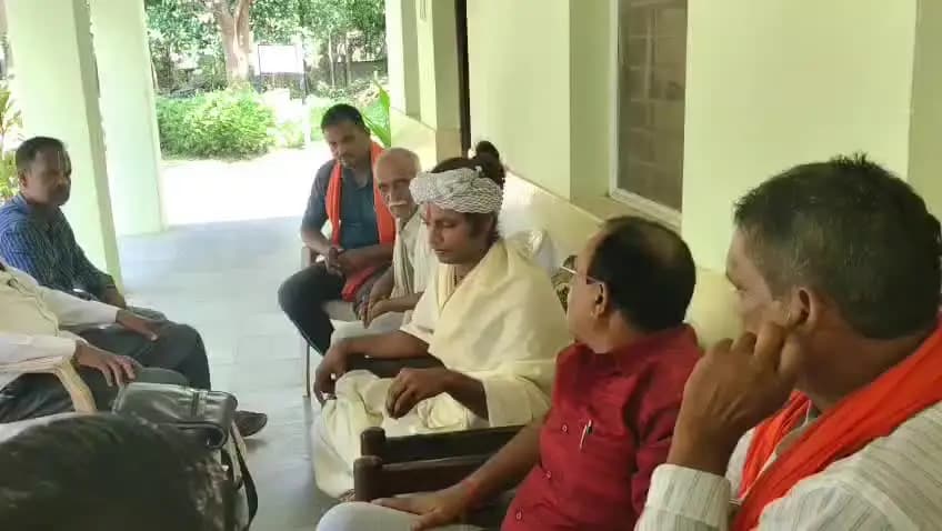 गाय को राष्ट्र माता के सम्मान मिलना चाहिए जिला अध्यक्ष की उपस्थिति में उदयपुर सर्किट हाउस में हो रही बैठक 🌿🌿🌿🌿🌿🌿🌿