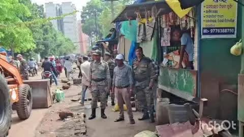 କଟକ ସଦର: ଏସସିବି ମେଡିକାଲ ଅଞ୍ଚଳରେ କଟକ ମହାନଗର ନିଗମର ଏନଫୋର୍ସମେଣ୍ଟ ଟିମ ପକ୍ଷରୁ ଜବରଦଖଲ ଉଚ୍ଛେଦ