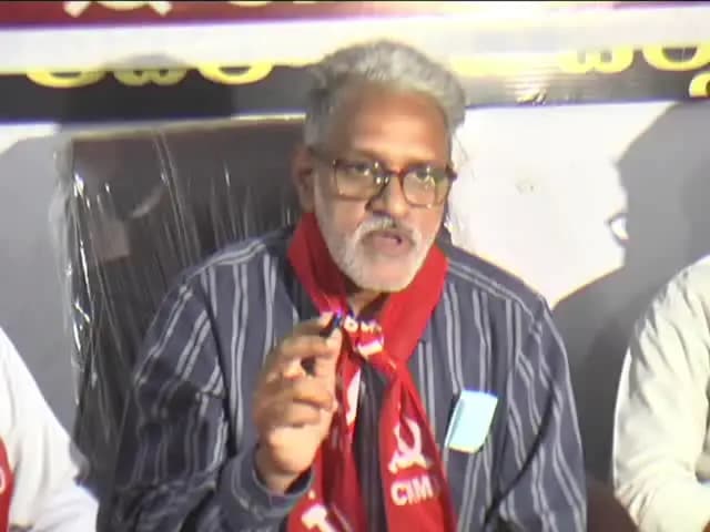 అదిలాబాద్ అర్బన్: విమానాశ్రయం,ఇండస్ట్రియల్ కారిడార్ నిర్మాణాల రైతుల భూములకు న్యాయమైన పరిహారం ఇవ్వాలి:CPM రాష్ట్ర కార్యదర్శివర్గసభ్యులు రవి