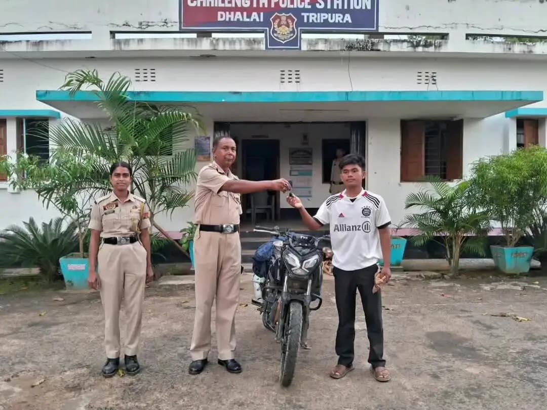 লংথরাই ভ্যালি: চৈলেংটা থানার পুলিশ এক যুবকের একটি বাইক উদ্ধার করে