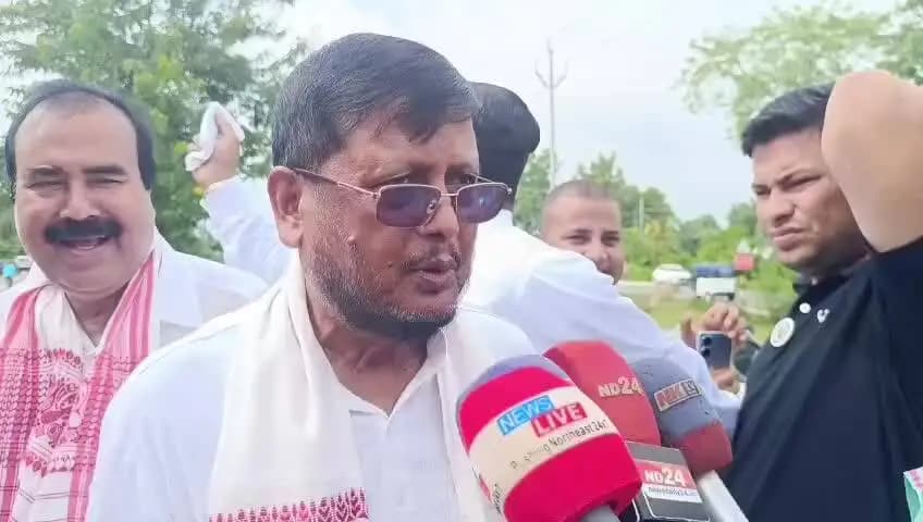 নগাঁও: ধুবুৰীত দহ লক্ষাধিক ভোটত পৰাজিত হোৱা বদৰুদ্দিন আজমলে সিংহ বুলি কোৱাক লৈ বটদ্ৰৱাত ৱাজেদ আলী চৌধুৰীৰ মন্তব্য