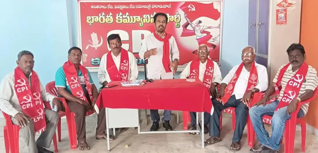 కురవి: యూపీఐ చెల్లింపులపై చార్జీలు వద్దు: మోదీ ప్రభుత్వాన్ని డిమాండ్ చేసిన సిపిఐ నేతలు