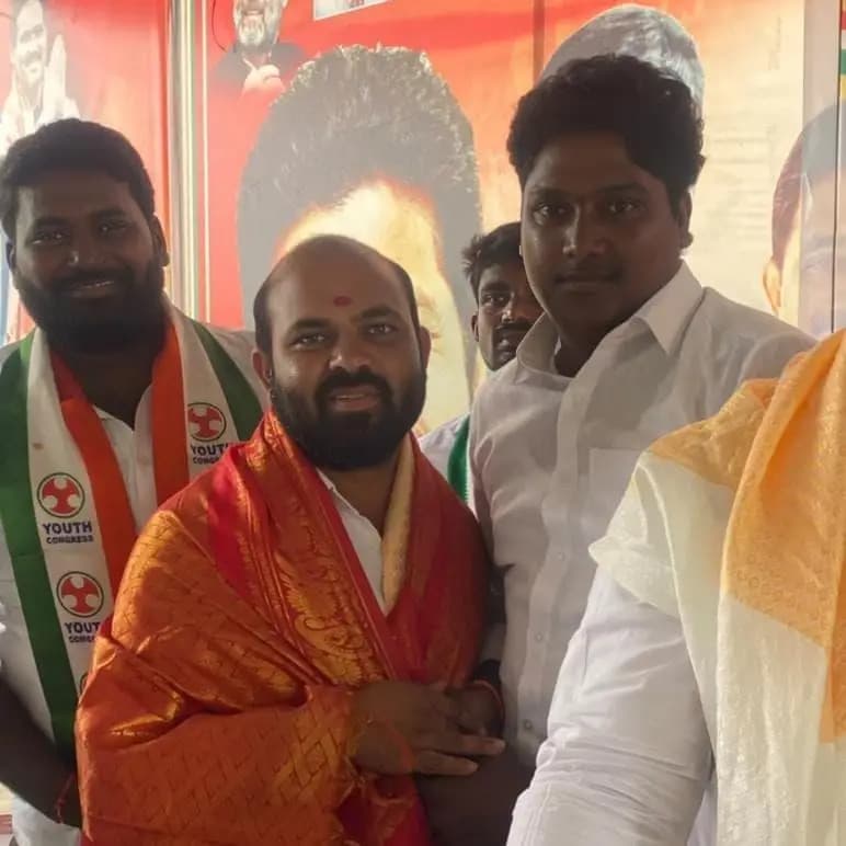 మహబూబాబాద్: మహబూబాబాద్లో ఘనంగా యూత్ కాంగ్రెస్ నేతల సత్కారం