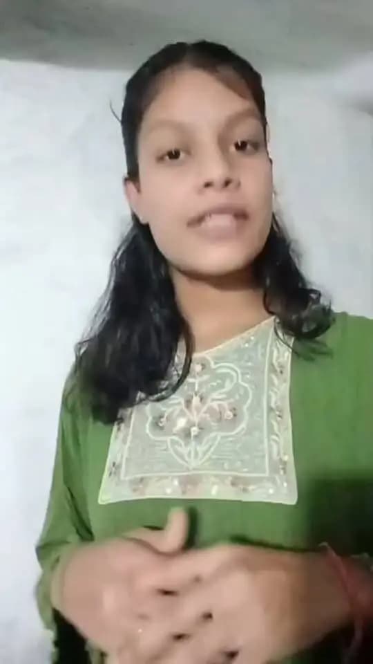 सफलता की कहानी | विदिशा
मुख्यमंत्री स्कूटी योजना से नैंसी के सपनों को मिली नई उड़ान।
ग्राम नरखेड़ा खड़ैया की सुश्री नैंसी रघुवंशी ने शासकीय उच्चतर माध्यमिक विद्यालय जोहद में कक्षा 12वीं के कला संकाय में प्रथम स्थान प्राप्त कर परिवार एवं क्षेत्र का नाम रोशन किया। उनकी उपलब्धि पर मध्यप्रदेश शासन की मुख्यमंत्री स्कूटी योजना के अंतर्गत स्कूटी क्रय हेतु ₹1.20 लाख की राशि उनके बैंक खाते में प्रदाय की गई।
नैंसी ने कहा कि योजना से आवागमन में सुविधा मिलेगी और वे अपनी पढ़ाई पर अधिक ध्यान केंद्रित कर सकेंगी। उन्होंने मुख्यमंत्री डॉ. मोहन यादव एवं मध्यप्रदेश शासन के प्रति आभार व्यक्त किया। #मुख्यमंत्री_स्कूटी_योजना #विदिशा #सफलता_की_कहानी #MadhyaPradesh #GirlsEducation