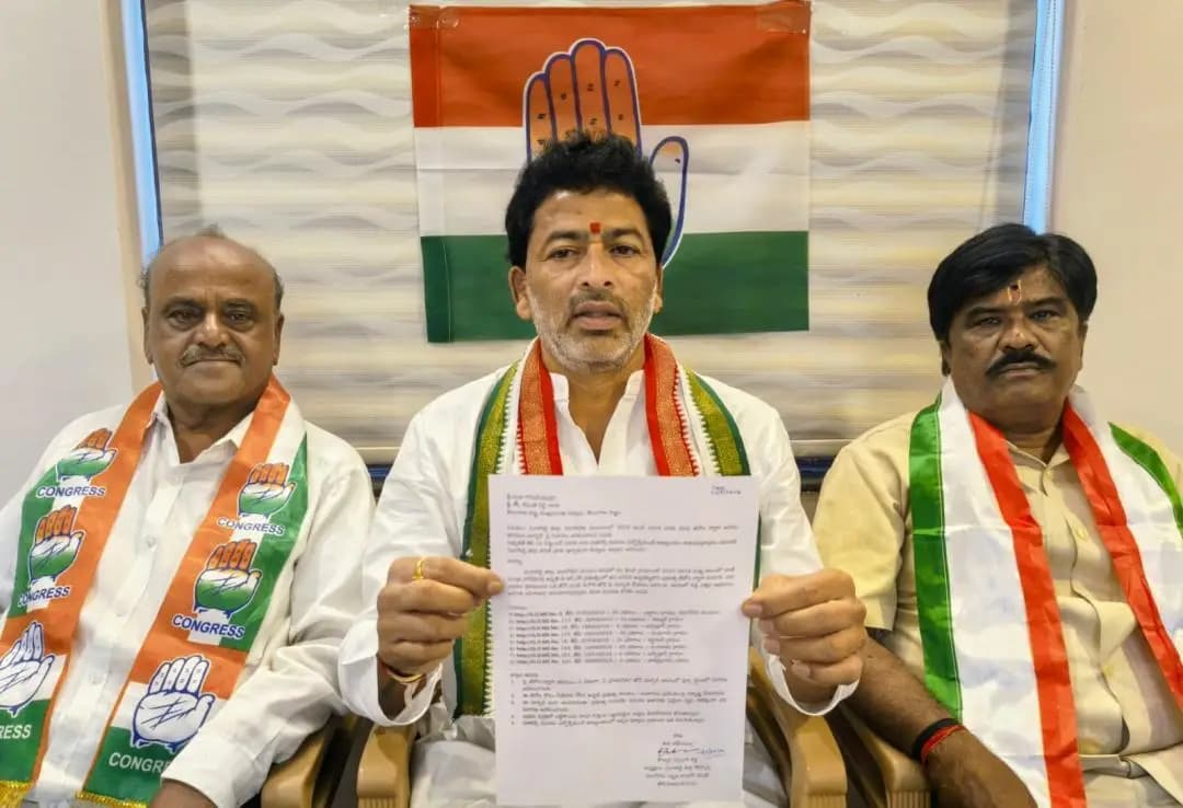 పటాన్చెరు: పటాన్చెరులో 180 ఎకరాల భూముల జోన్ మార్పుపై విచారణకు డిమాండ్