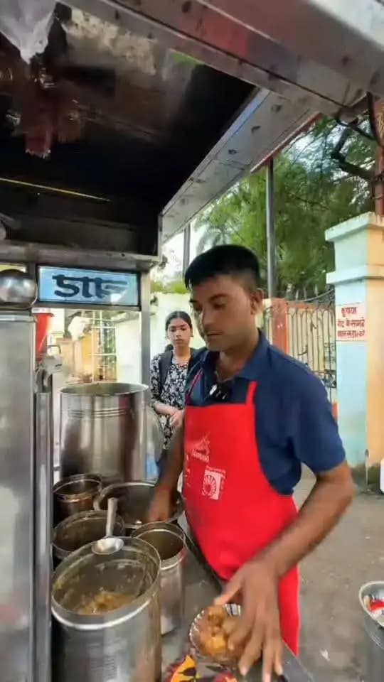 प्रधानमंत्री स्वनिधि योजना का लाभ लेकर श्री आनंद कुशवाहा हुए आत्मनिर्भर। इसके लिए उन्होंने प्रधानमंत्री श्री नरेन्द्र मोदी को दिया धन्यवाद।
#JansamparkMP
#CMMadhyaPradesh
Department of Urban Development & Housing MP
#सेवा_संकल्प_अभियान #SevaSankalpAbhiyan #PMSVANidhi
katni कटनी