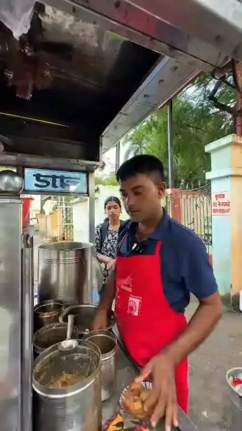 🔷 प्रधानमंत्री स्वनिधि योजना का लाभ लेकर श्री आनंद कुशवाहा हुए आत्मनिर्भर। इसके लिए उन्होंने प्रधानमंत्री श्री नरेन्द्र मोदी को दिया धन्यवाद।
#JansamparkMP
#CMMadhyaPradesh
#mpurbandeptt
#सेवा_संकल्प_अभियान #SevaSankalpAbhiyan #PMSVANidhi
#katni #कटनी