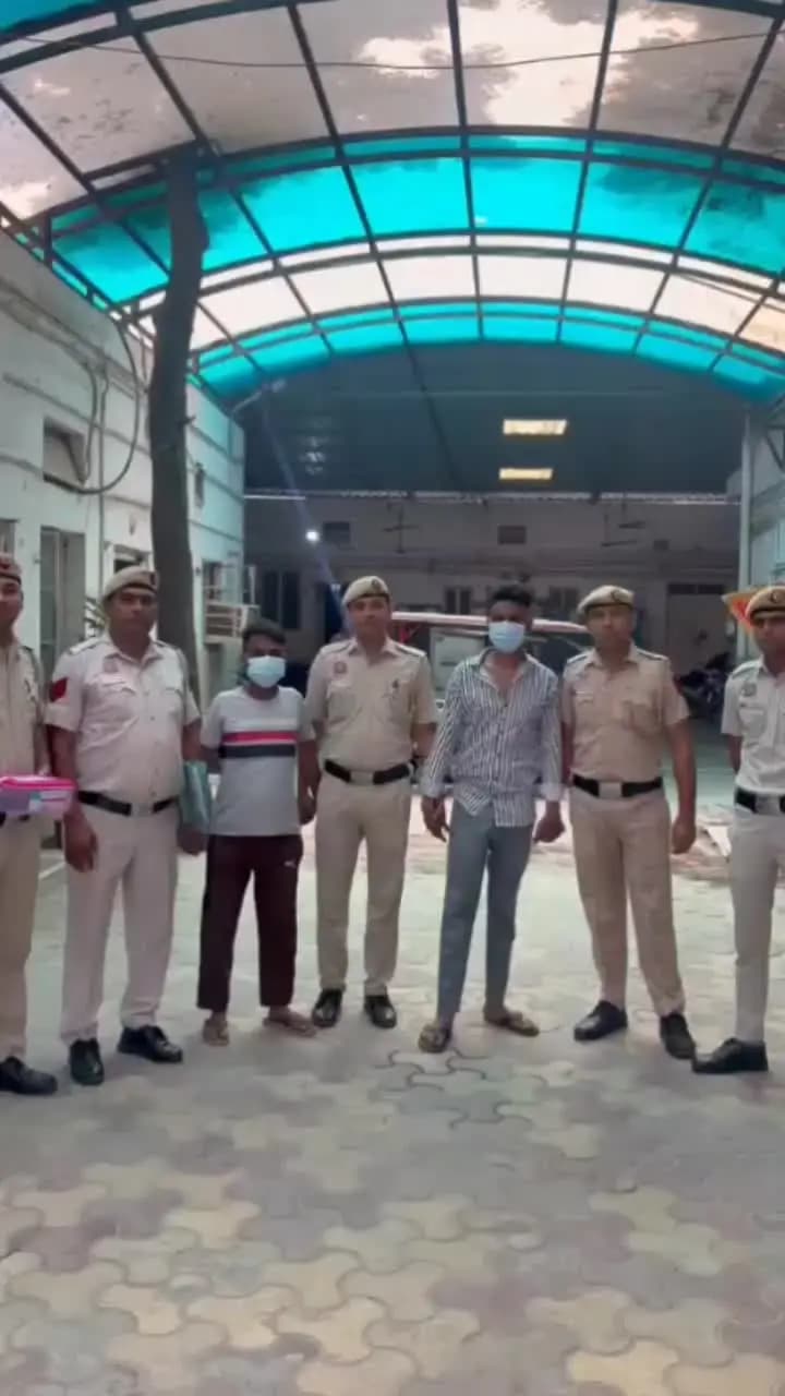 यमुना विहार: हर्ष विहार में दो झपटमार मौके पर पकड़े गए, मोबाइल बरामद