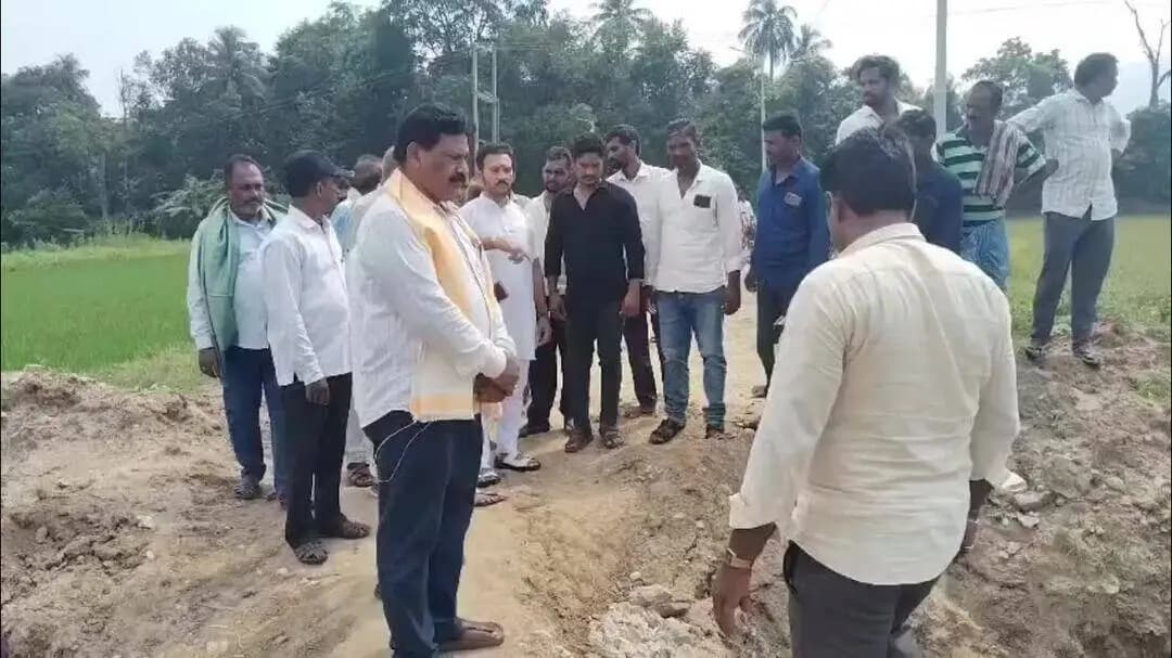 ପାରଳାଖେମୁଣ୍ଡି: କାଶୀନଗର NACକୁ ଲାଗି ରହିଥିବା ଚାଷଜମି ଅଞ୍ଚଳରେ ରାସ୍ତା ଓ ପୋଲ ନିର୍ମାଣ କରିବାକୁ ଚାଷୀଙ୍କ ଦାବି
