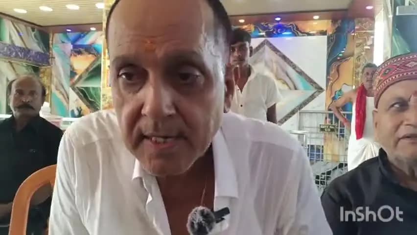 बड़हरा: बखोरापुर माँ काली मंदिर ट्रस्ट के अध्यक्ष सुनील सिंह गोपाल ने बड़हरा सीओ बडा बाबू के खिलाफ खोला मोर्चा, की प्रेसवार्ता