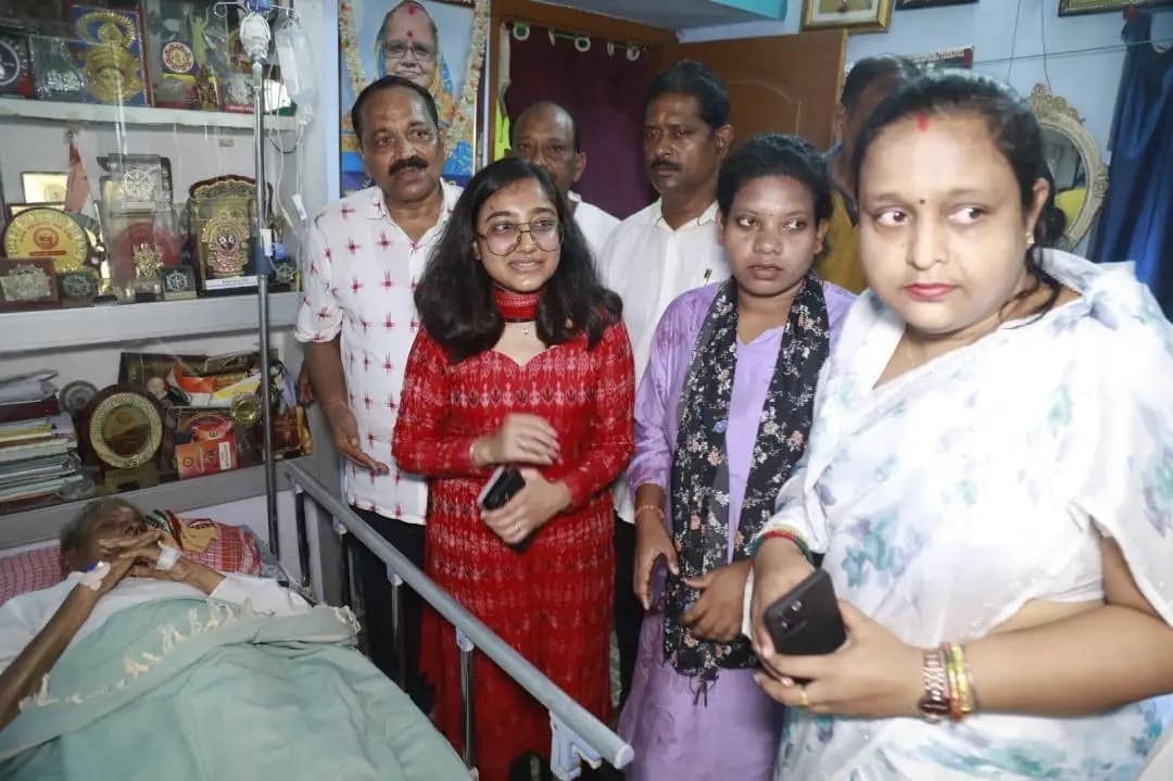 କଟକ ପୌରାଞ୍ଚଳ: କଟକର ବରିଷ୍ଠ ସମାଜସେବୀ ଭିକାରୀ ଦାସଙ୍କୁ ମେୟର ଓ କମିଶନରଙ୍କ ସ୍ୱାଗତ