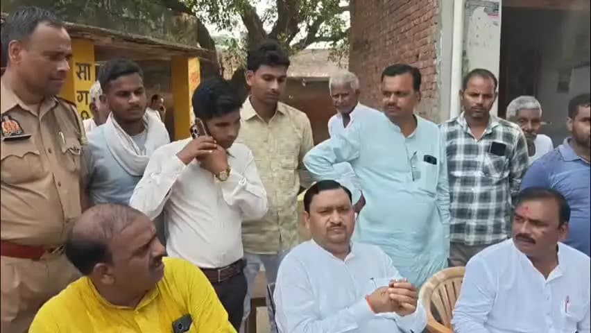 सहावर: 'नेता हो तो ऐसा!' बधारी कला गांव में ग्रामीणों की शिकायत सुनते ही विधायक हरिओम वर्मा एक्शन मोड में आए, वीडियो हुआ वायरल