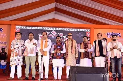 ଝାରସୁଗୁଡା: ରୁଗୁଡ଼ିଖାଲରେ ‘ନୂଆଁଖାଇ ଭେଟଘାଟ-୨୦୨୬’, ଅଞ୍ଚଳବାସୀଙ୍କ ସହ ପର୍ବର ଖୁସି ବାଣ୍ଟିଲେ ବିଧାୟକ ଟଙ୍କଧର ତ୍ରିପାଠୀ