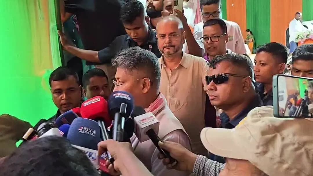নগাঁও: জুৰীয়াৰ মাহেৰিপাৰত মন্ত্ৰী পিয়ুষ হাজৰিকাৰ উপস্থিতিত আয়োজন কৰিলে বিশাল যোগদান আৰু ৰাজহুৱা সভা