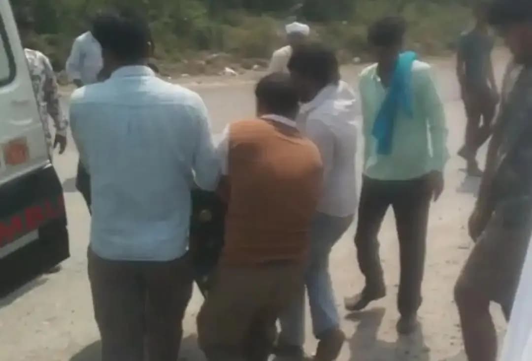 पाटन: सीकर में ट्रक से बचते बाइक सवार दंपती का एक्सीडेंट, महिला की मौत