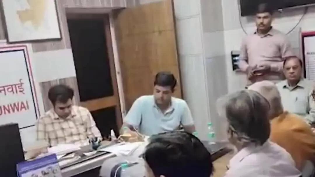 यमुना विहार: कल्याणपुरी थाने में वरिष्ठ नागरिकों के लिए साइबर जागरूकता कार्यक्रम, ठगी से बचने के तरीके बताए