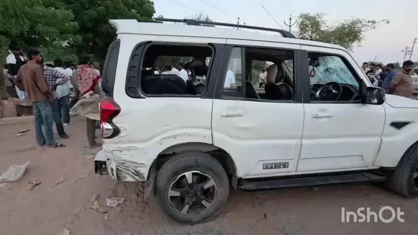 पोकरण: जोधपुर रोड़ पर वाशिंग सेंटर पर हाई वोल्टेज ड्रामा, थार सवार युवकों ने कई गाड़ियों में की तोड़फोड़