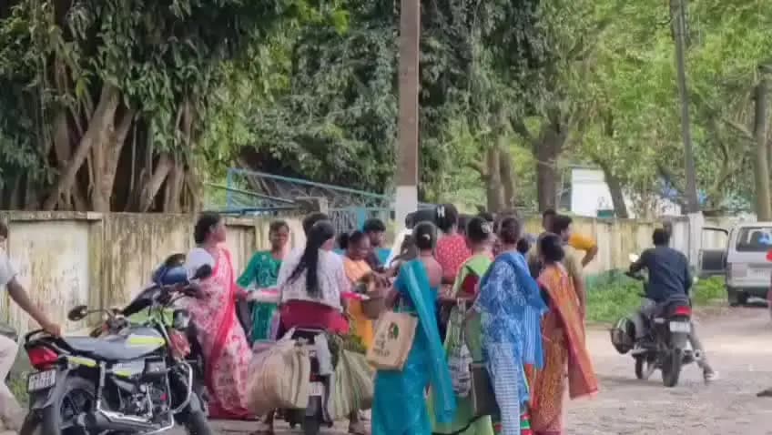 আলিপুরদুয়ার ২: পানীয় জল নিয়ে দুর্নীতি গ্রামবাসীরা হাজির কালচিনি থানায়