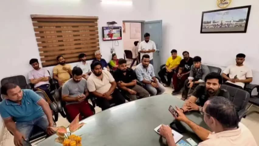 तुगलकाबाद के विधायक सहीराम पहलवान ने जनता दरबार लगाकर सुनी लोगों की समस्याएं