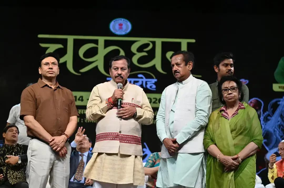 छठे दिन चक्रधर समारोह में सांसद श्री विजय बघेल ने किया दीप प्रज्वलन
महाराजा चक्रधर सिंह की कला साधना को किया नमन, ‘मोर संग चलो रे’ से दिया विकसित भारत के लिए मिल जुलकर आगे बढ़ने का संदेश
#41chakradharsamaroh #chakradharsamaroh2026 #raigarh