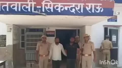 सिकंदराराऊ: एसओजी और थाना सिकन्द्राराऊ पुलिस ने 2 अभियुक्तों को किया गिरफ्तार, कब्जे से तमंचा, कारतूस, बुलट बाइक आदि बरामद