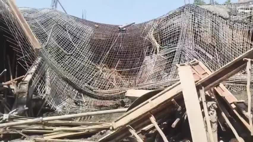 अलीपुर में निर्माणाधीन गोदाम का हिस्सा भरभराकर गिरा, 2 लोग मलबे से सुरक्षित निकाले गए