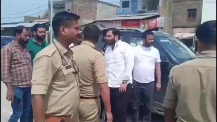 सिराथू: अतीक अहमद के बेटे अली की गाड़ियों को सैनी हाईवे में रोका गया, दूसरा भाई अहजम भी मौके पर पहुंचा