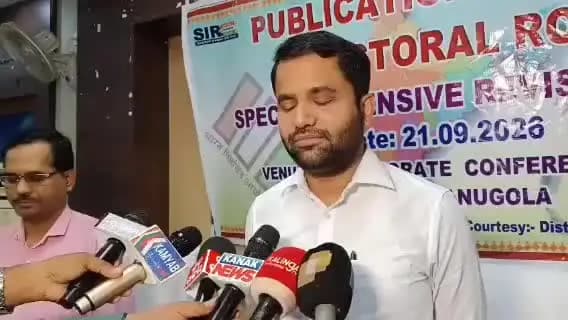 ଅନୁଗୋଳ: ଜିଲ୍ଲା କାର୍ଯ୍ୟାଳୟ ପରିସରରେ ଆୟୋଜିତ କାର୍ଯ୍ୟକ୍ରମରେ ଯୋଗ ଦେଇ ପ୍ରତିକ୍ରିୟା ରଖିଲେ ଜିଲ୍ଲାପାଳ