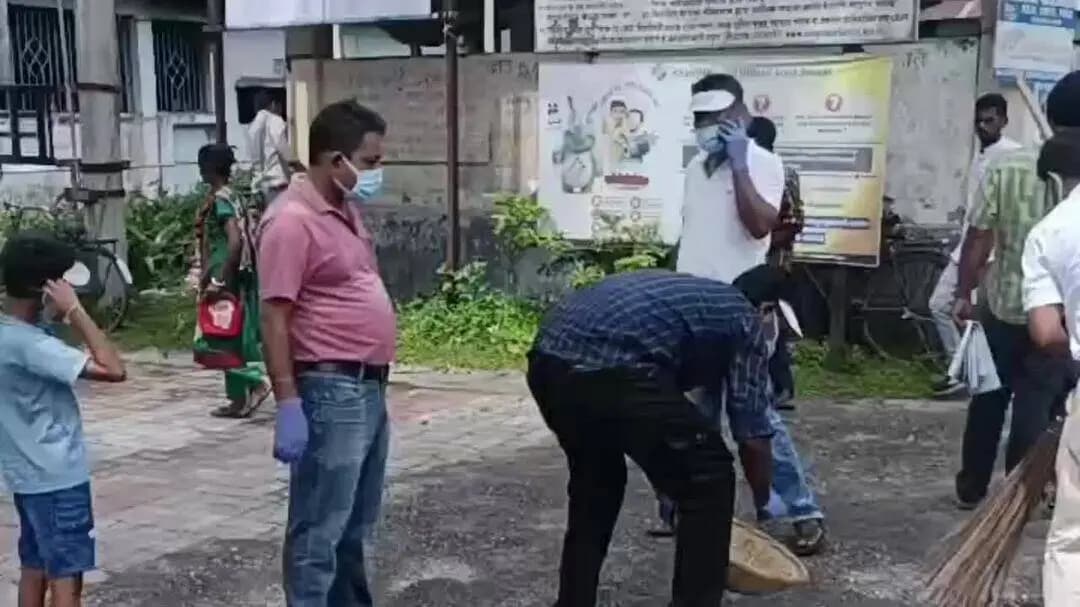 কুমারগ্রাম: কুমারগ্রাম ব্লক অফিসে সাফাই অভিযান কর্মসূচি করা হল, উপস্থিত BDO