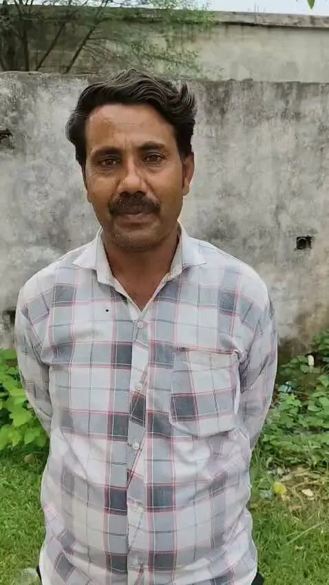 ➡️ सेवा संकल्प अभियान: 2026
ई-उपार्जन से किसानों को मिली राहत! 🌾💻
खुरई (जिला सागर) के ग्राम बमोरी खादर निवासी किसान श्री धर्मेंद्र कुमार कुर्मी ई-उपार्जन प्रणाली के माध्यम से उर्वरक (खाद) खरीद रहे हैं।
पहले उन्हें खाद के लिए लंबी कतारों में लगना पड़ता था, लेकिन अब इस प्रणाली के आने से वे घर बैठे ही आसानी से टोकन प्राप्त कर लेते हैं और समय पर खाद प्राप्त कर रहे हैं। इस नई प्रणाली से उन्हें काफी सहूलियत मिली है और वे इस सुविधा से बहुत प्रसन्न हैं।
#सेवा_संकल्प_अभियान_2026 #MPAgriculture #FarmersFirst #Khurai #Sagar #CMMP #JansamparkMP #FarmerEmpowerment