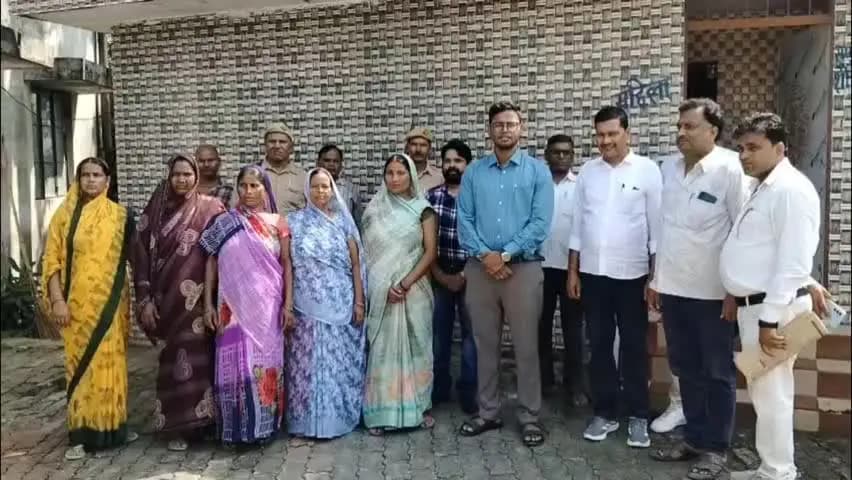 बेल्थरा रोड: बेल्थरारोड तहसील में वादकारियों को मिली बड़ी राहत, साफ-सफाई के बाद सामुदायिक शौचालय का एसडीएम ने किया शुभारंभ