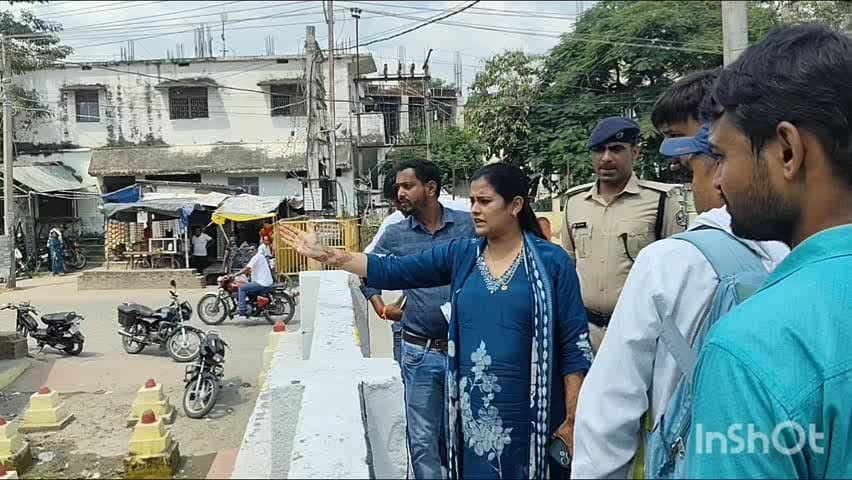 गोपालगंज: छाडी नदी की सफाई से पहले मापी शुरू, सदर एसडीओ ने किया निरीक्षण, मकान टूटेंगे