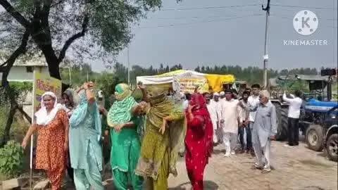 खरखौदा: सोहटी गांव में पावर ग्रिड लाइन का विरोध कर रहे किसानों को पुलिस ने हिरासत में लिया