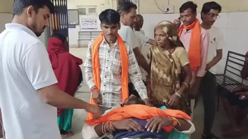छोटी सरवन: सुरजपुरा गांव में जमीन विवाद में ख़ूनी झड़प, चचेरे भाई ने रास्ते में रोककर भाई से की मारपीट, अस्पताल में उपचार जारी